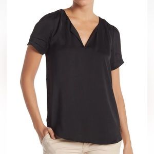 DR2 by Daniel Rainn.  NWT, Black, Size M, Split Neck, Short pleated sleeves